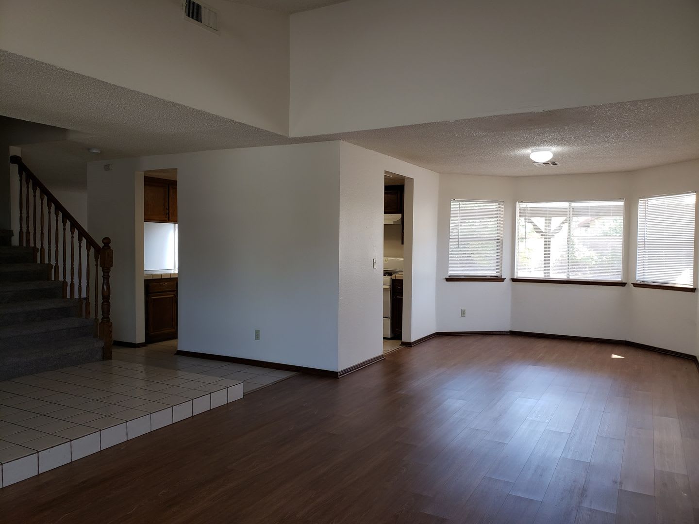 West Lancaster Home – photo 4