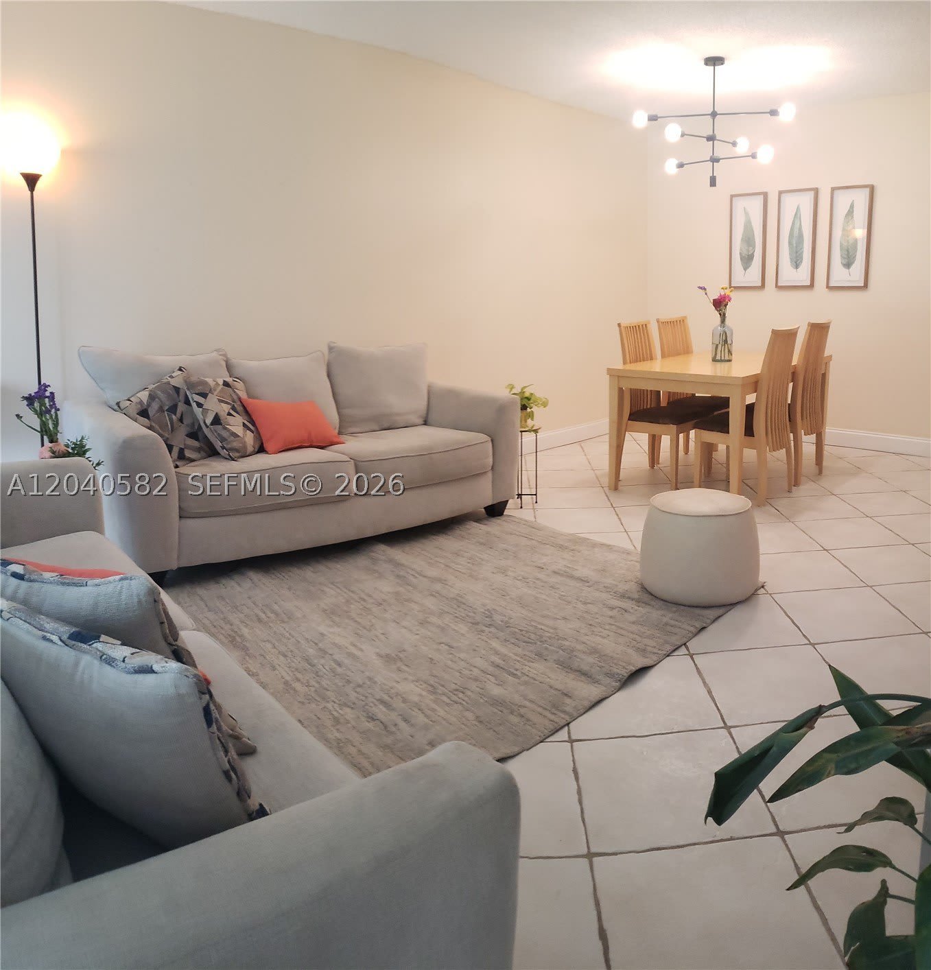 550 Oaks Ln – photo 2