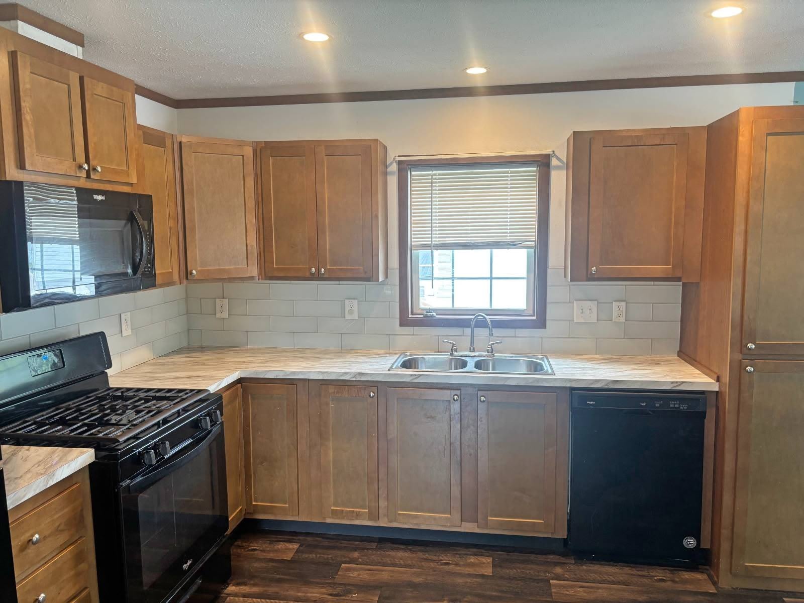 21 Leonard Ave – photo 1