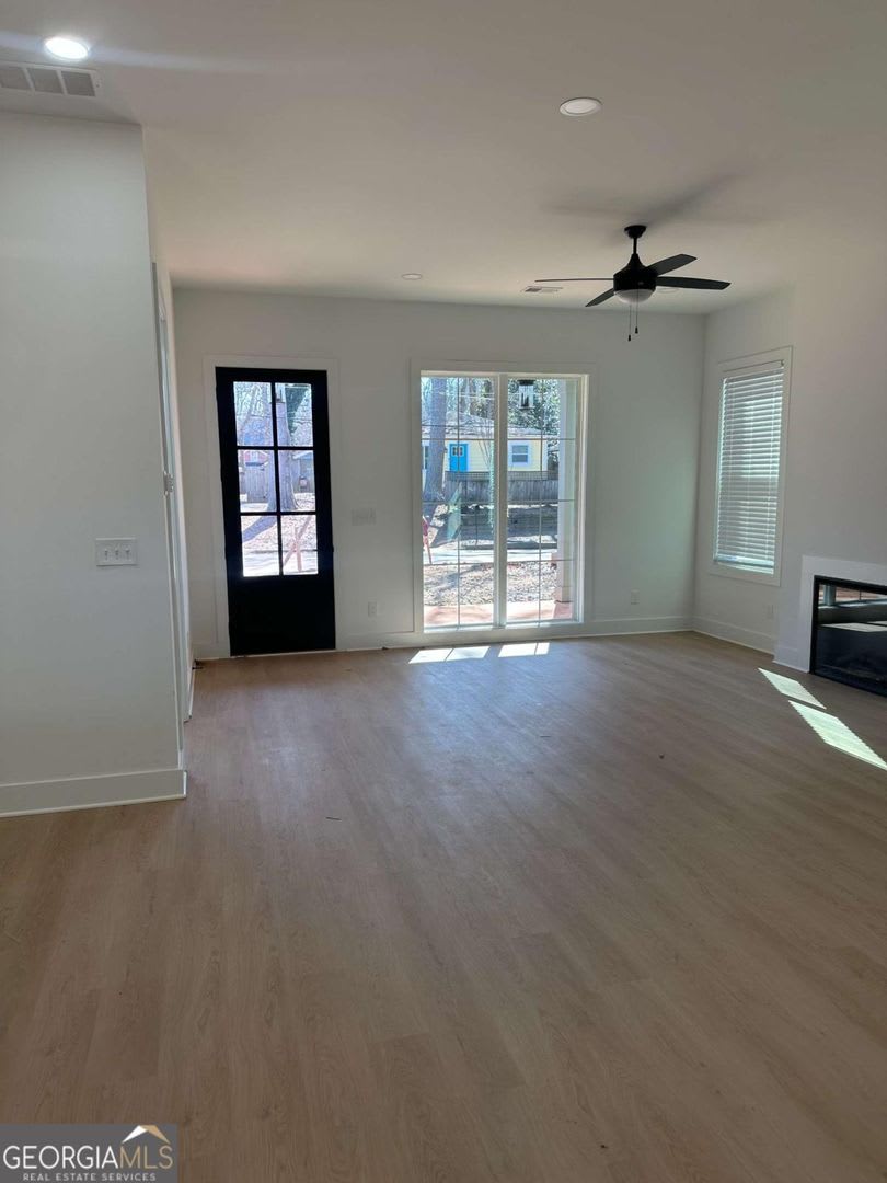 Room In 3 Bedroom Home At Plaza Ave Sw – photo 5
