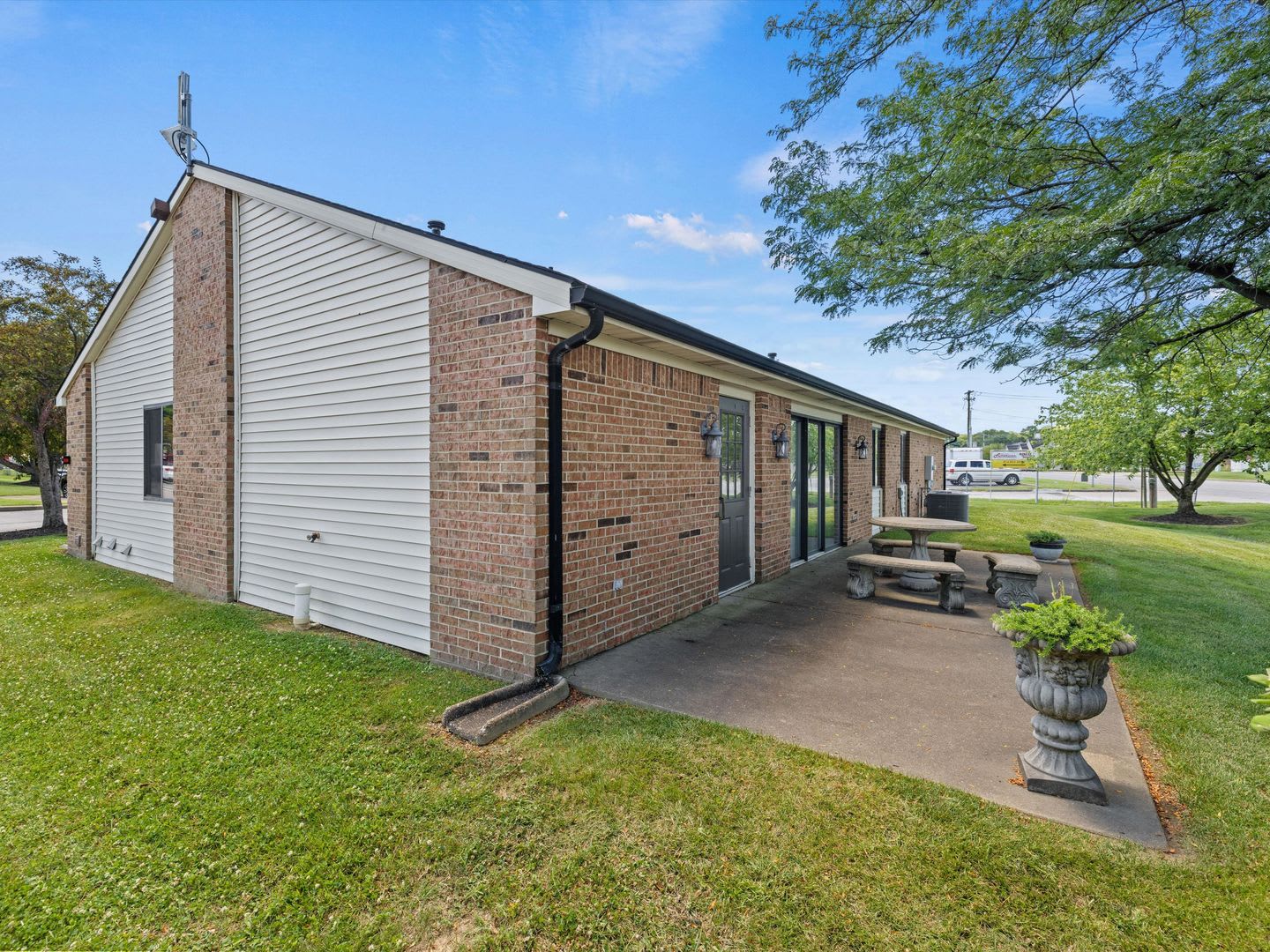 Minutes from Castle Schools*********Prime Location**********Newburgh Indiana 1 Bedroom – photo 4