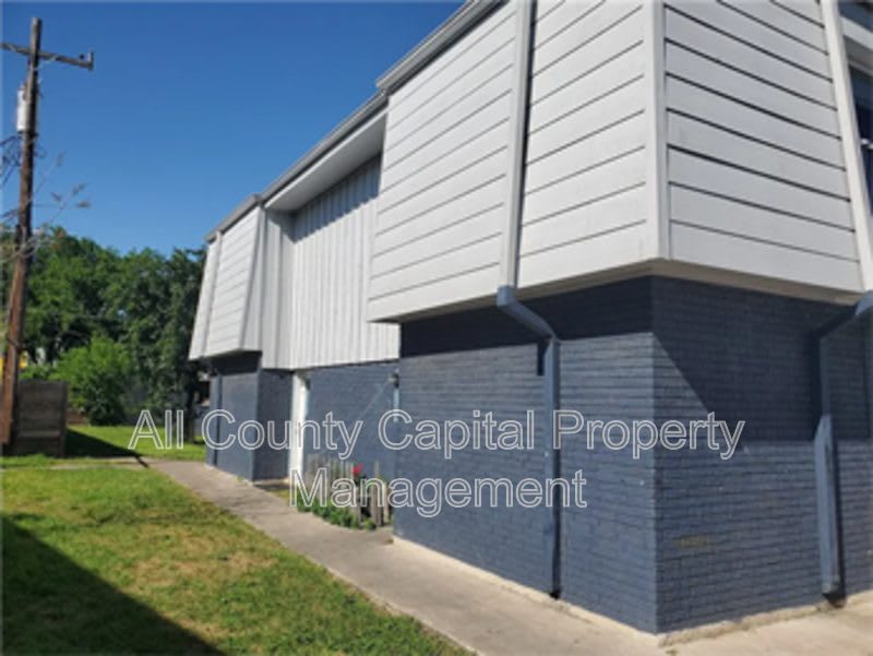302 Carmen Ct – photo 2
