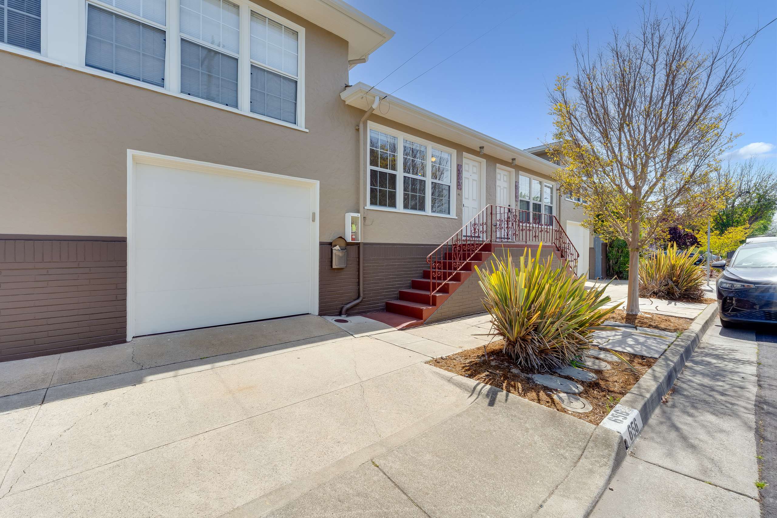 656 27th St – photo 2