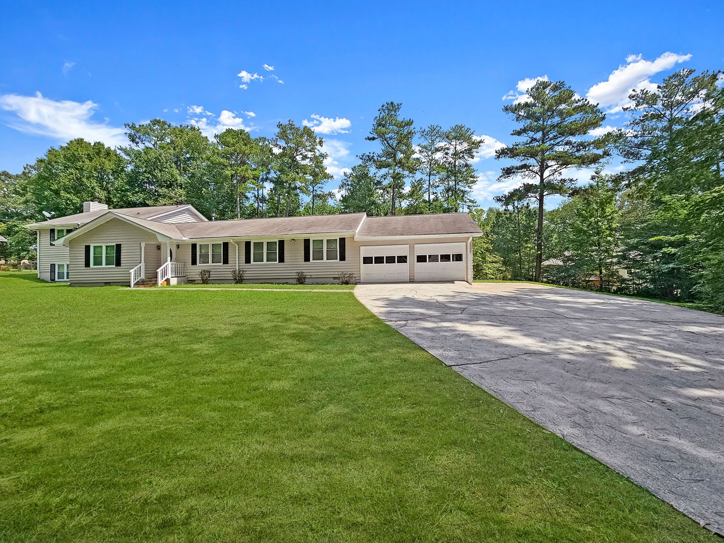 4 Bedroom 3 5 Bath Split Level Home On Large Level Lot In Austell – photo 2
