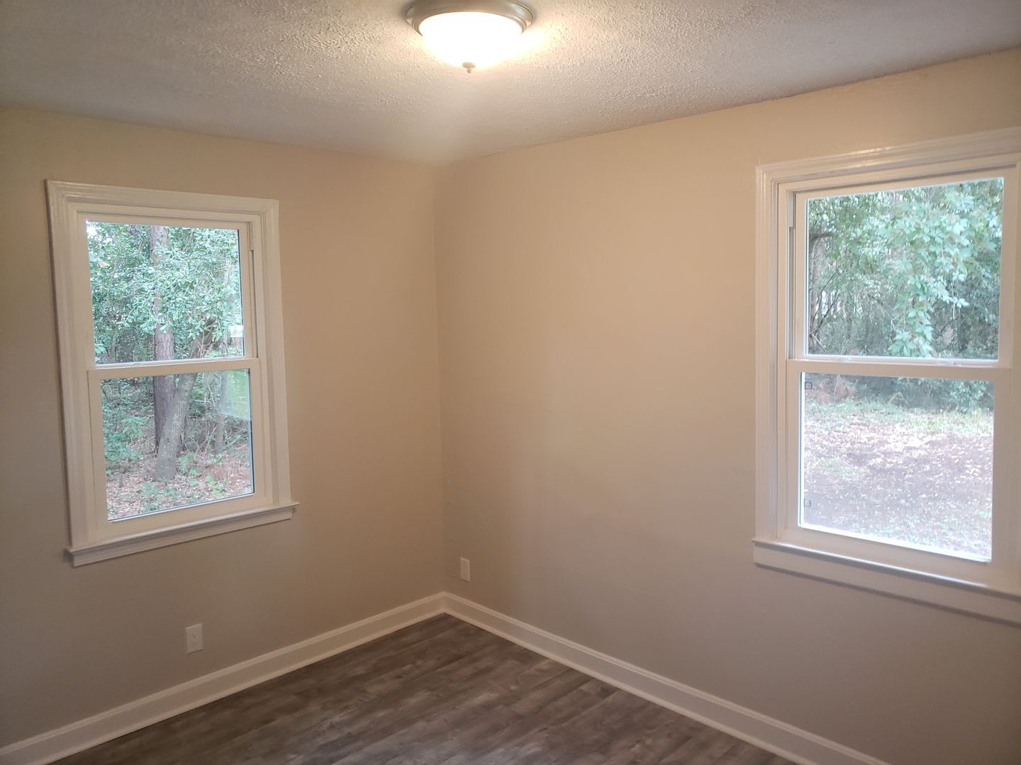 Newly Renovated 2 Bedroom Cottage Close to Shaw in Quiet Area – photo 5