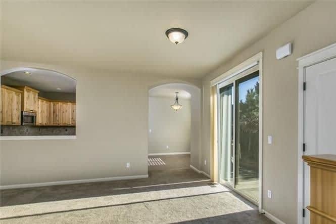Spacious home with bonus room in NE Bend! – photo 3