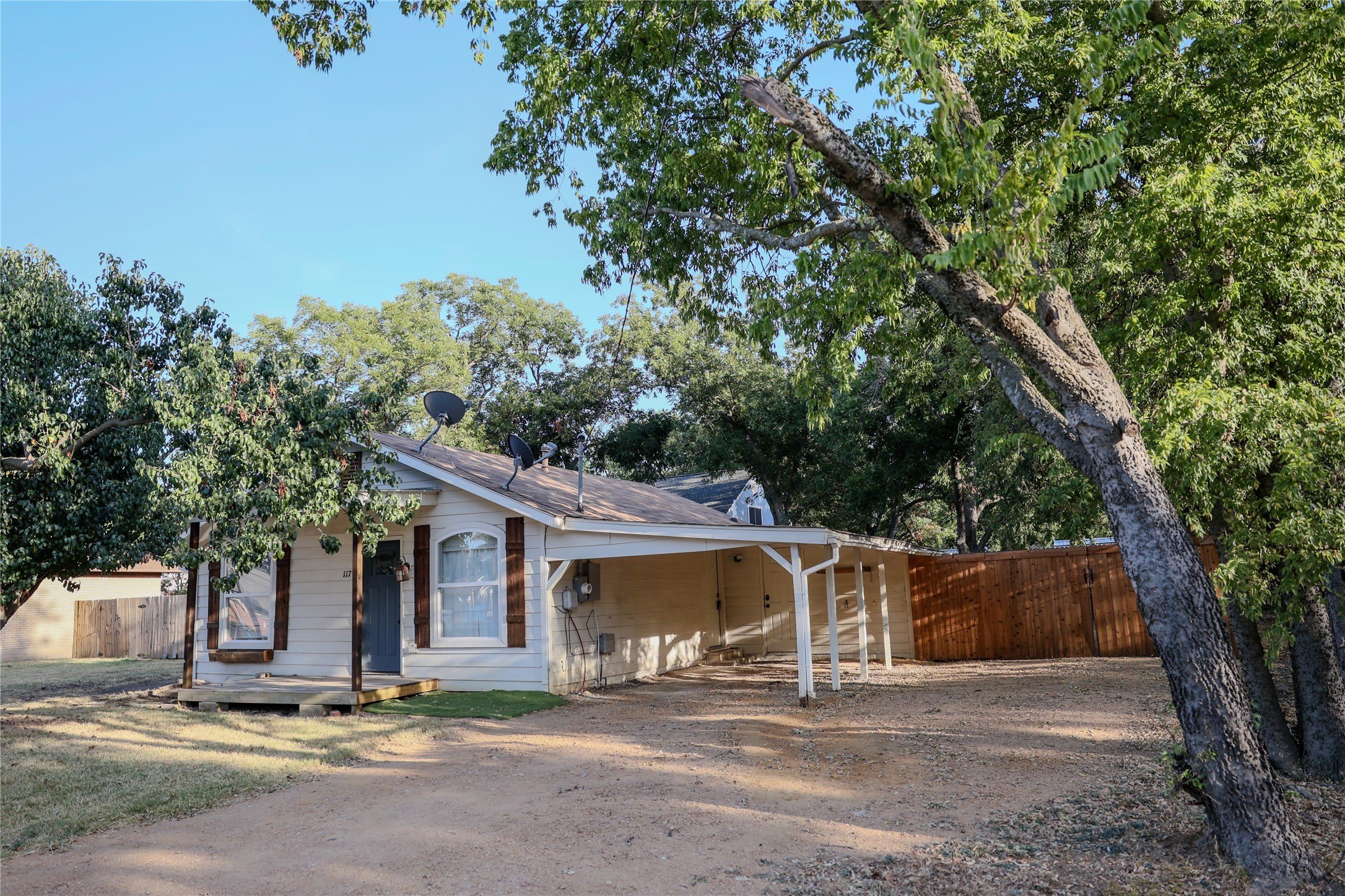 117 E Division Street – photo 2