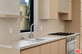 426 Arnaz Drive – photo 2