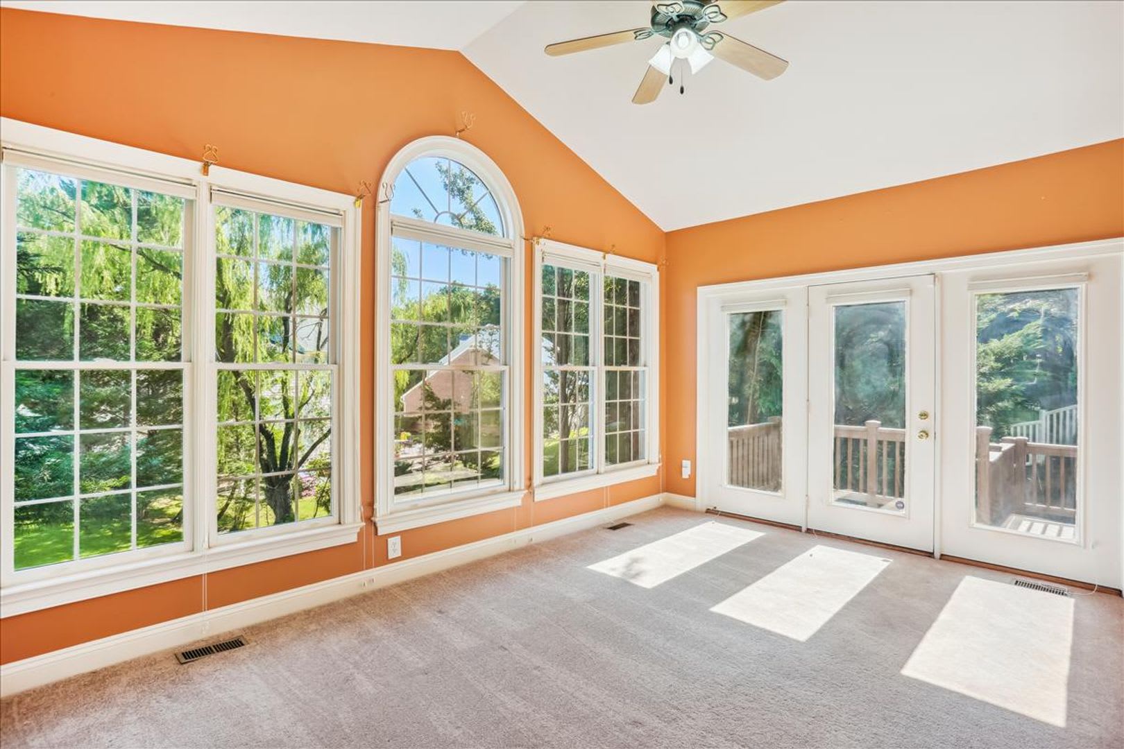 GORGEOUS 5 bed 3.5 Bath with beautiful landscaping – photo 4