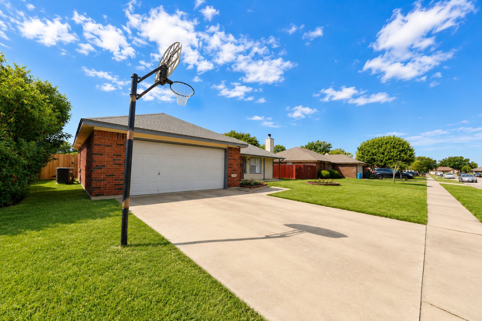 4208 Vicki Dr – photo 2
