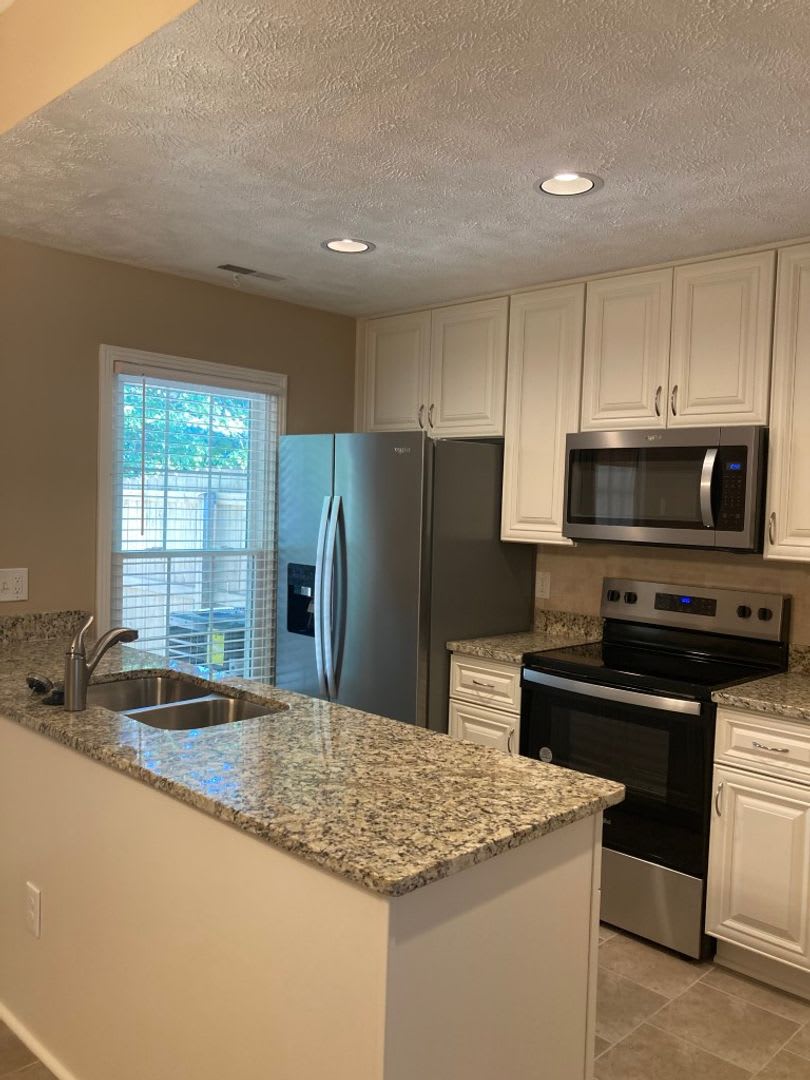 Beautifully Renovated Townhome – photo 5