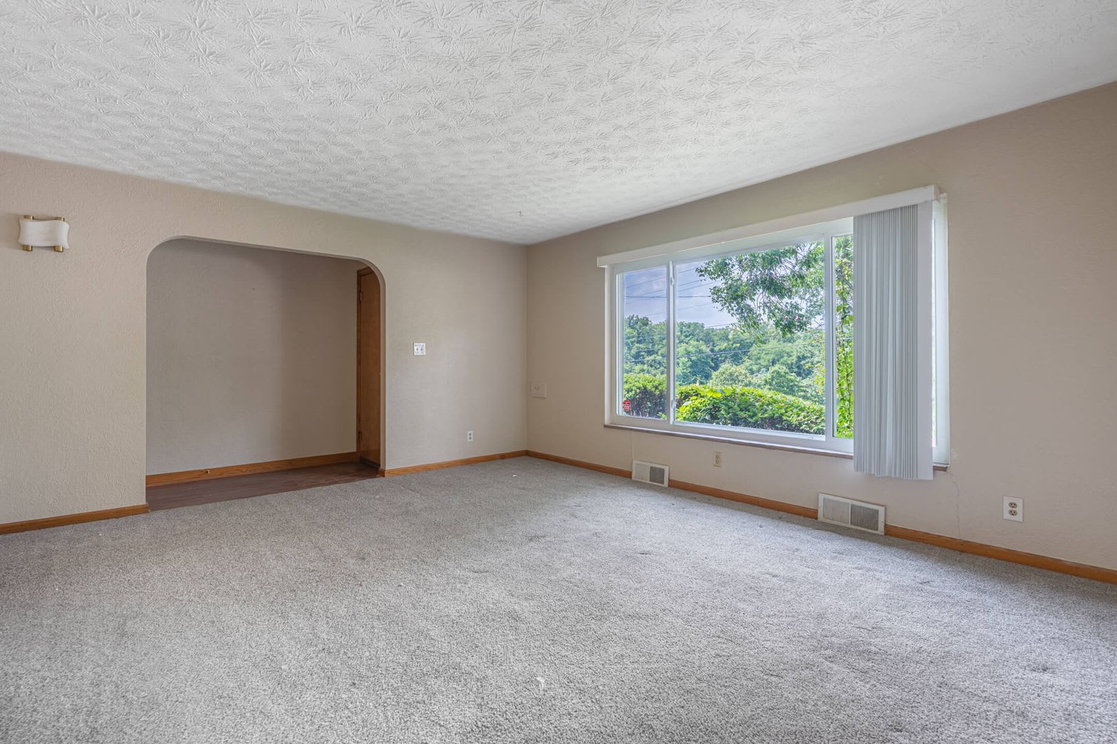 Quaint Duplex with a private Basement, Garage Space & Patio – photo 3