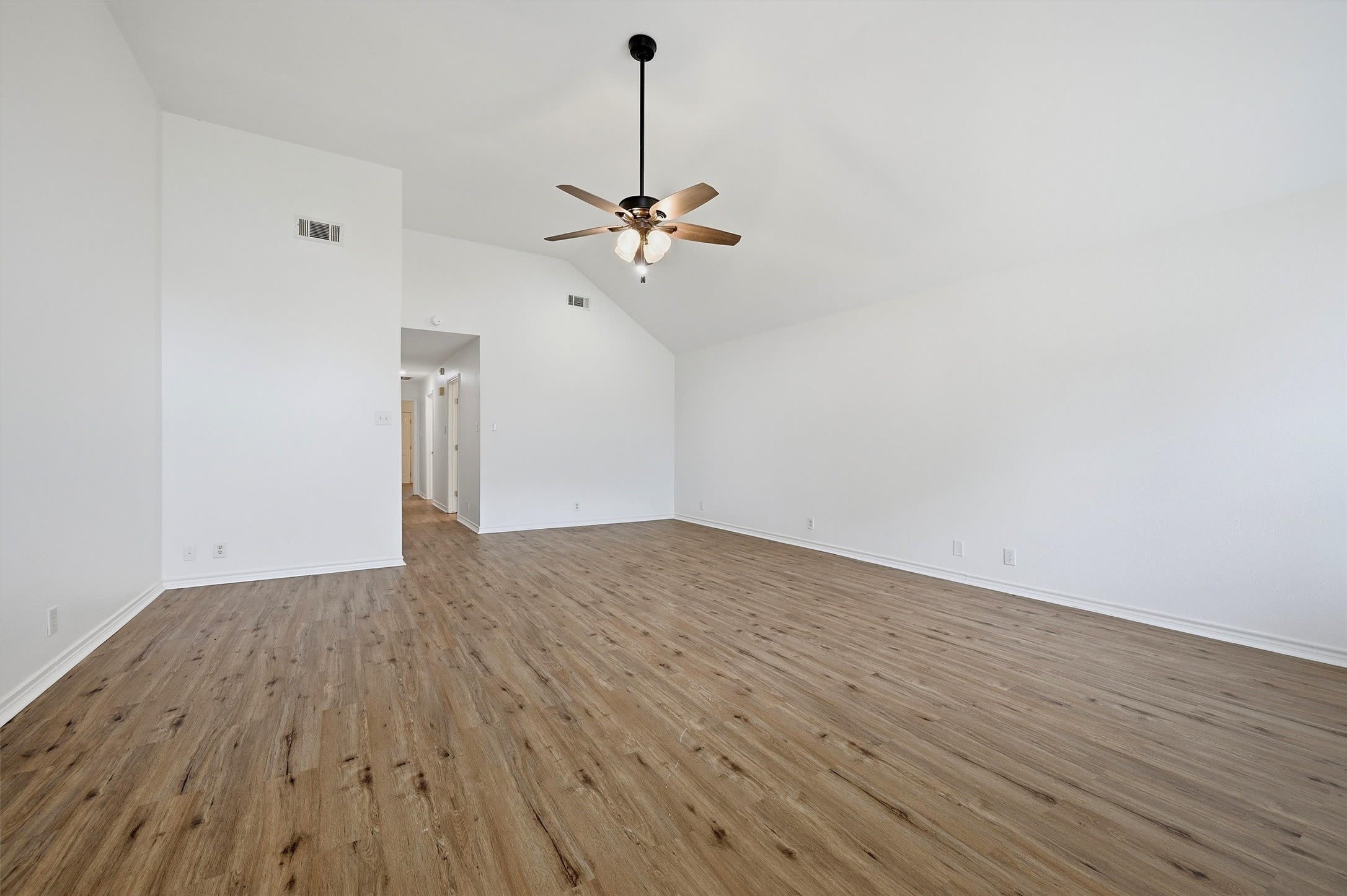 906 W Houston Street – photo 5