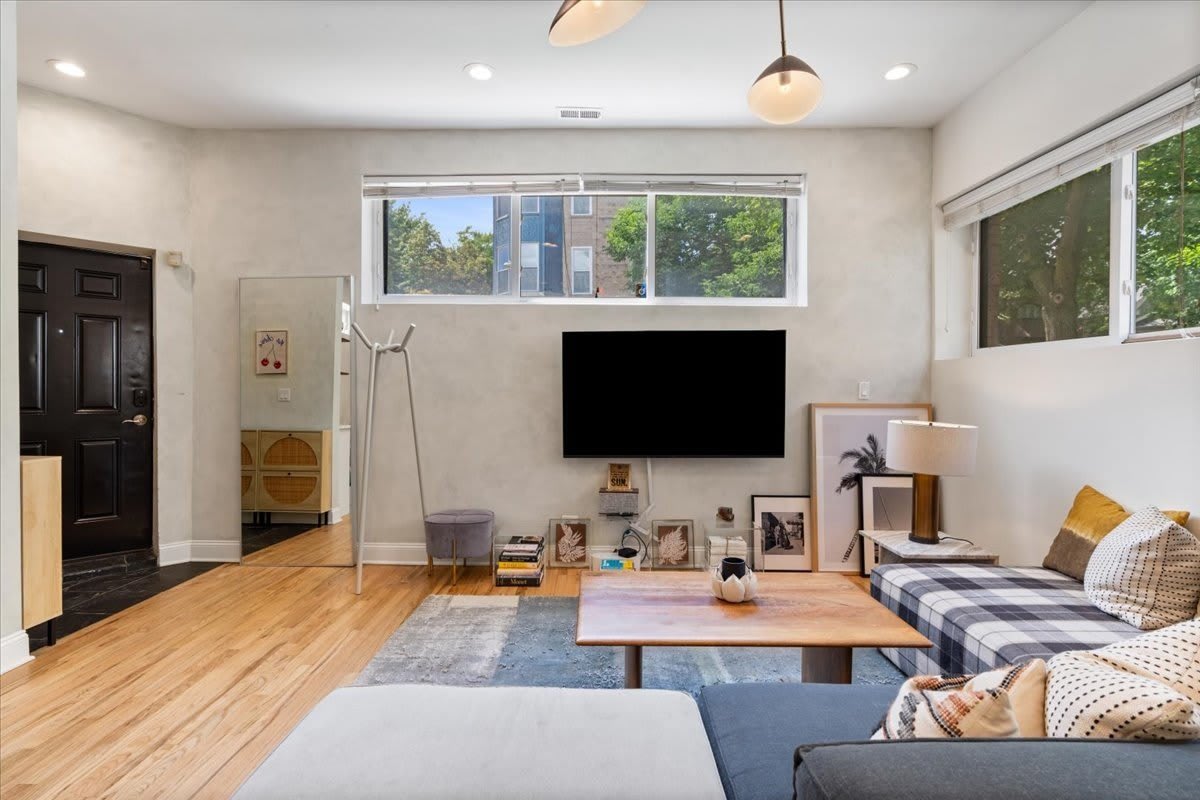 1861 N HOYNE Avenue – photo 5
