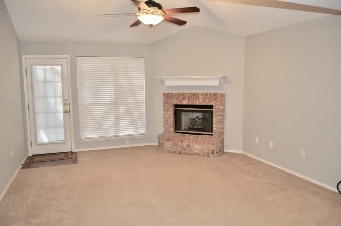 For Lease! Nice 3 -2-2 Brick Home In Briarwood. Great Location with Easy Access To I-20. – photo 2