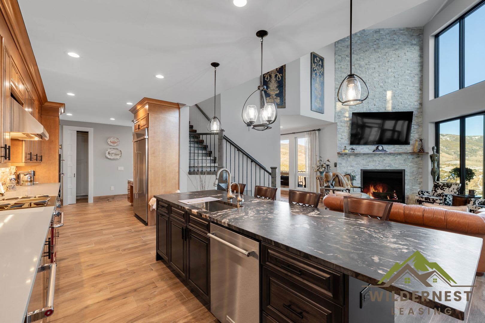 Stunning Luxury Mountain Home with Panoramic Views – photo 3