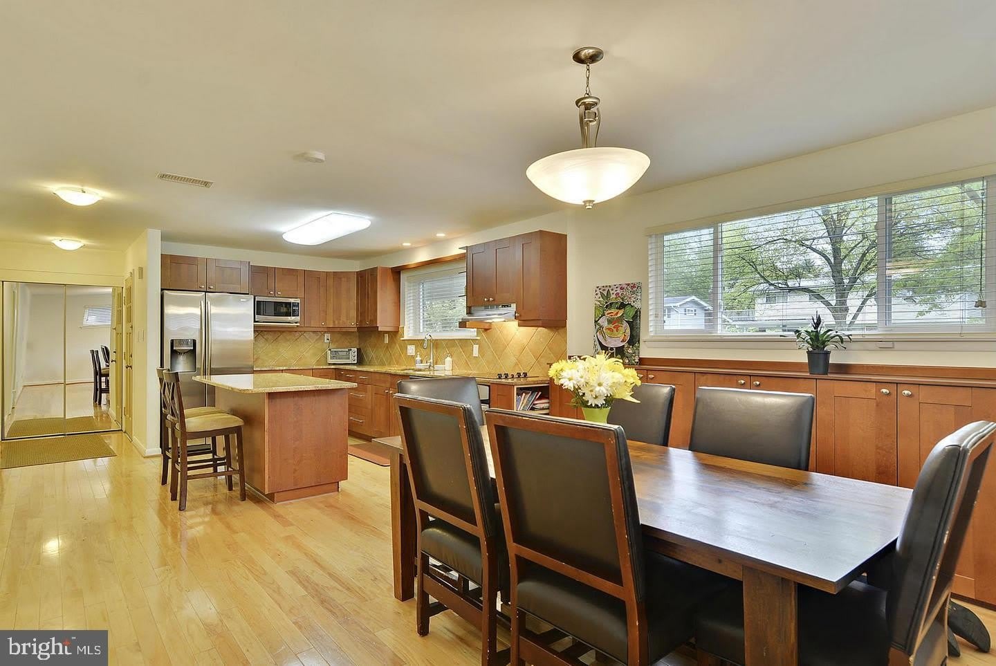 717 HILLSBORO DR – photo 4