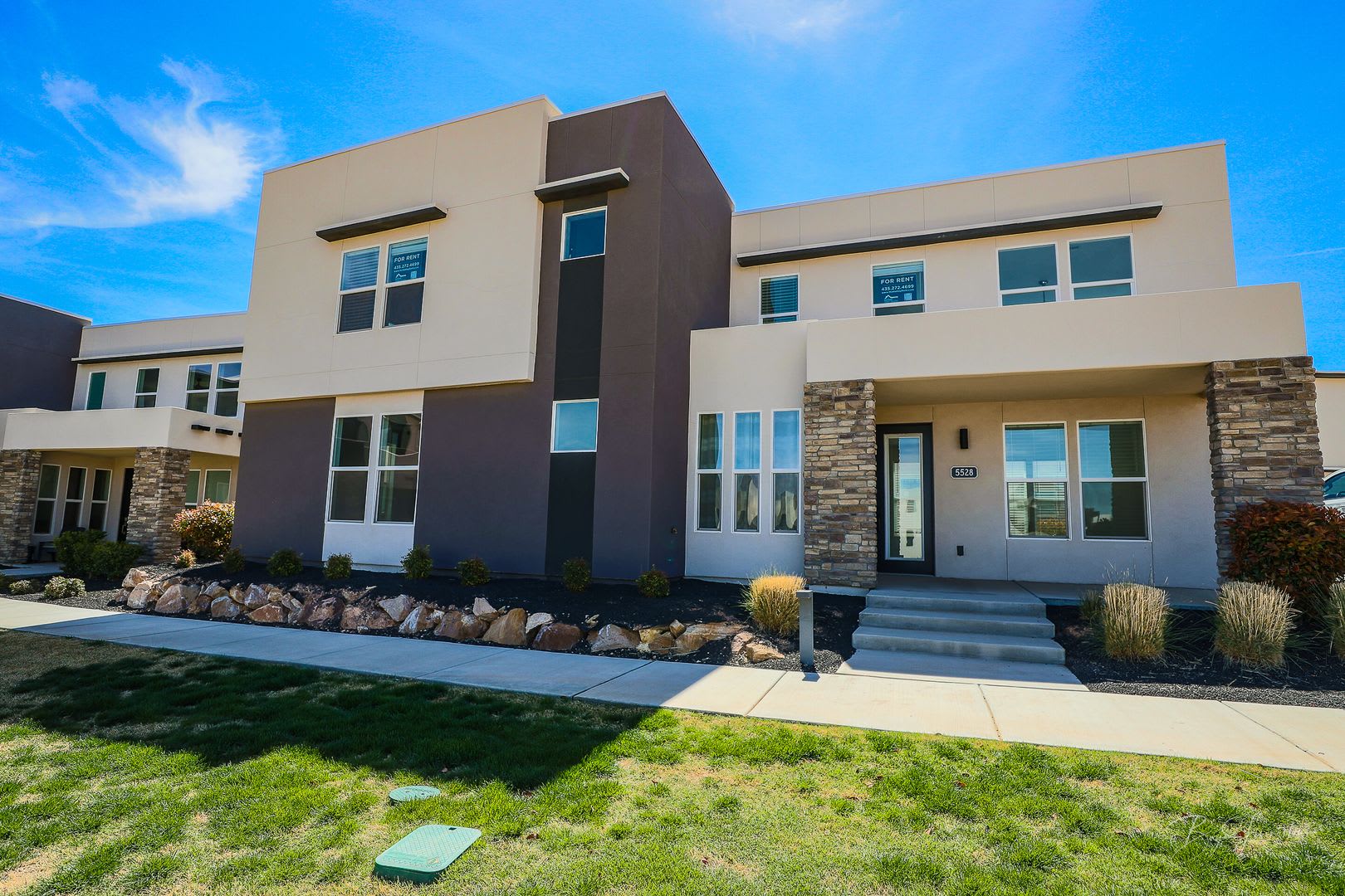 Available Sept 10! .2 bed, 2.5 bath, 2 car garage home for rent in Desert Color – photo 3