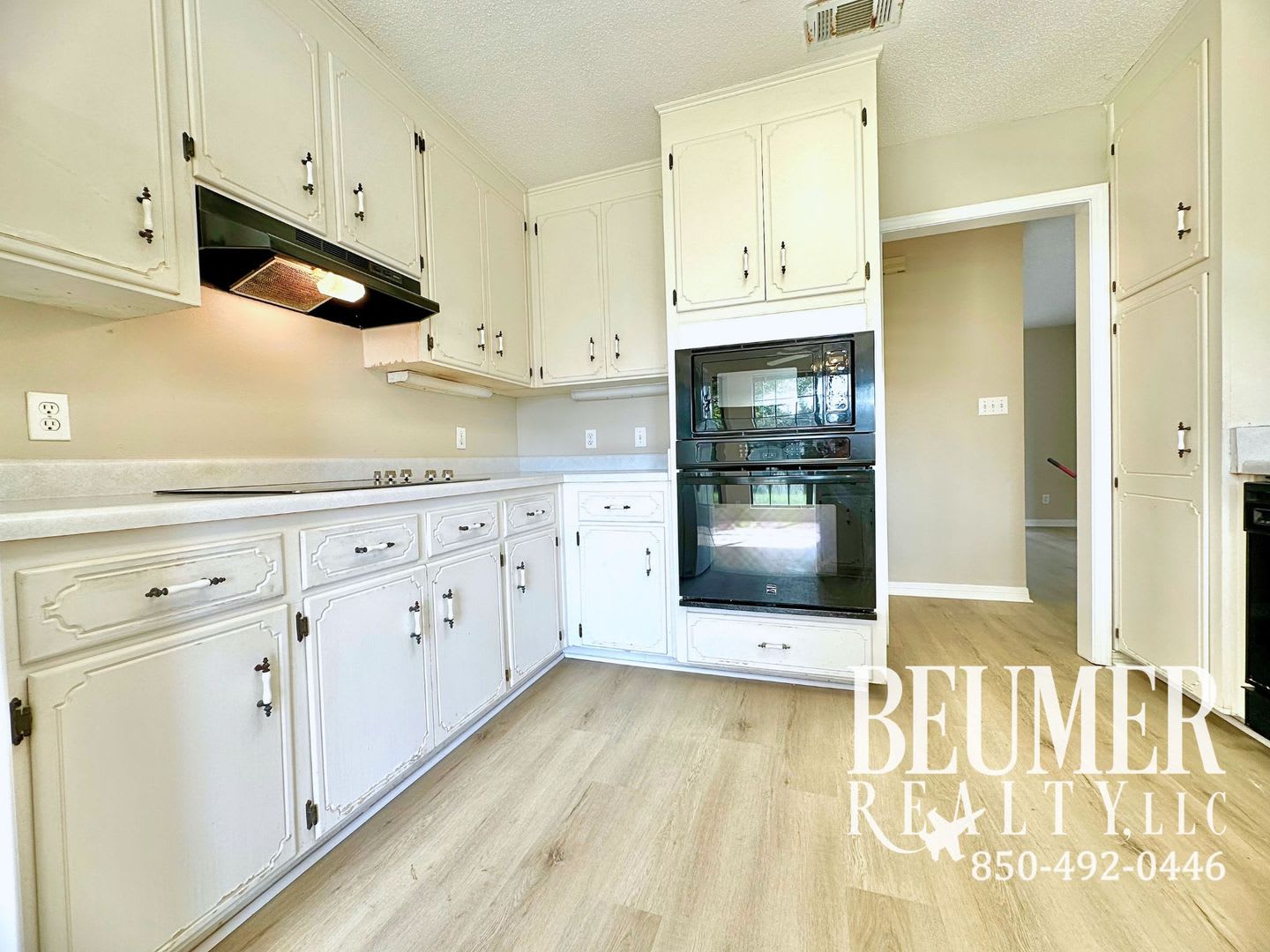 Expansive Home 4BR/3BA Home For Rent – photo 1