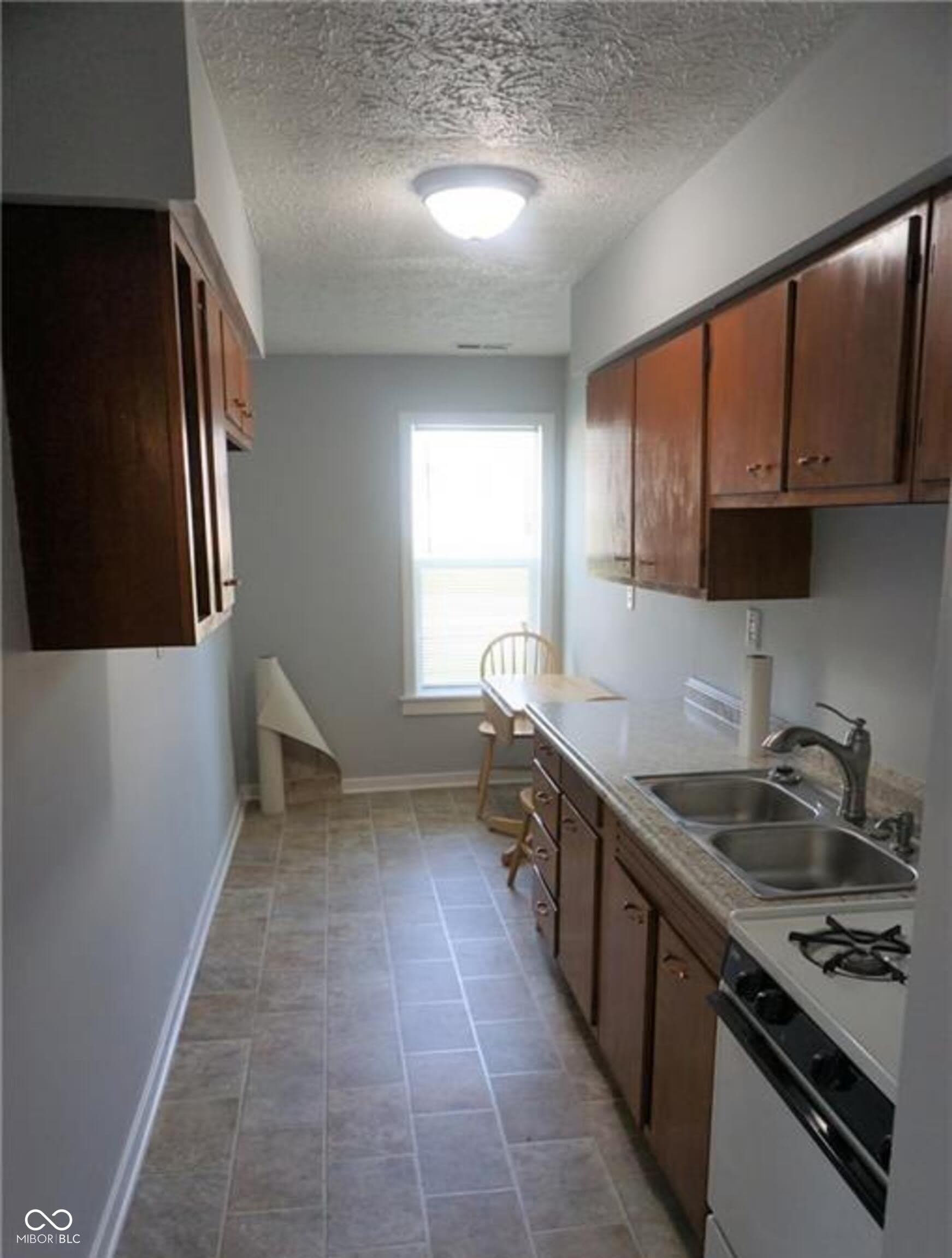 33 1/2 Miley Avenue – photo 4
