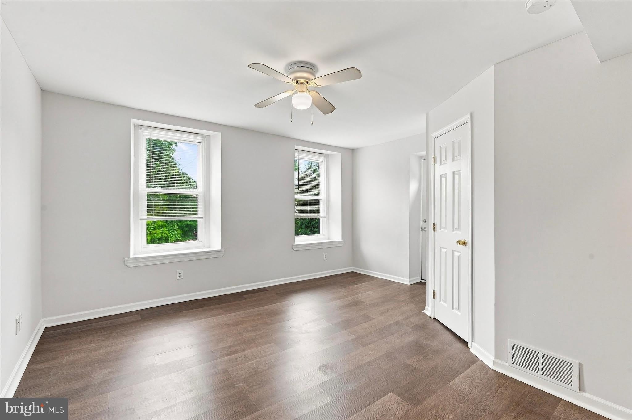 400 Green Lane – photo 5