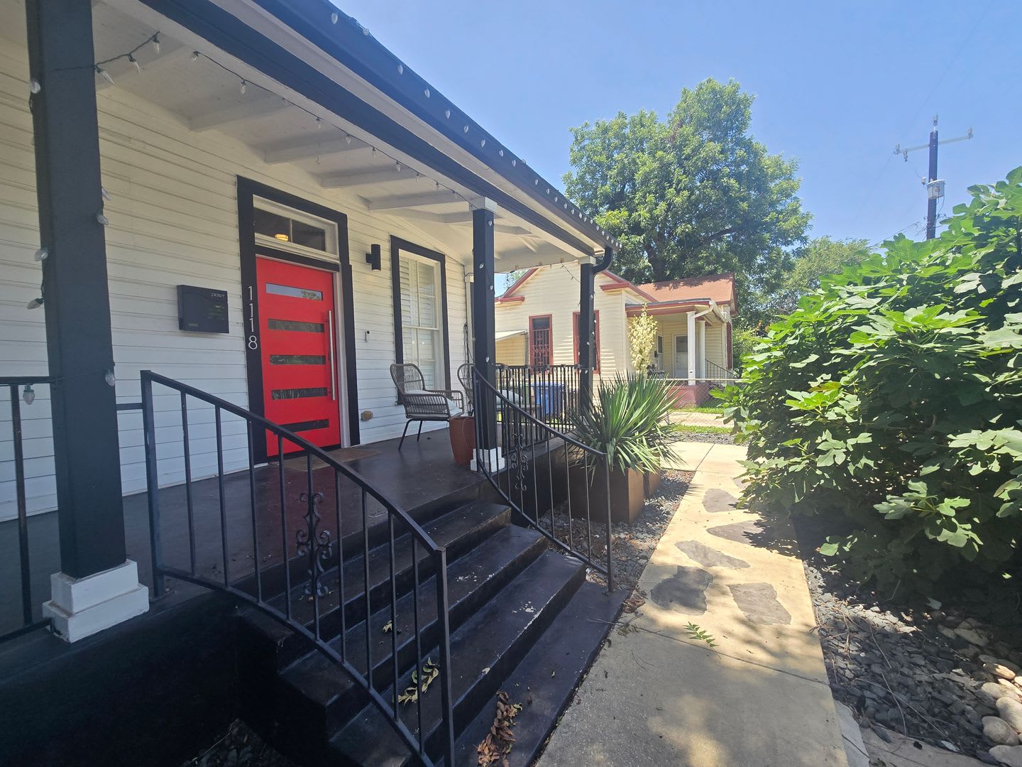 Beautiful Renovated Historical Home by Downtown SA! – photo 2