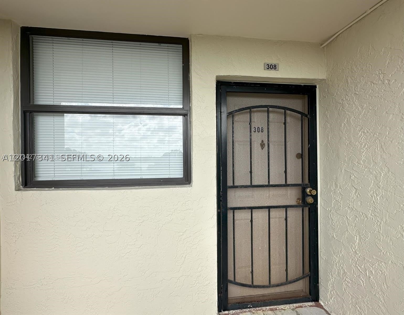 117 Lake Emerald Dr – photo 2