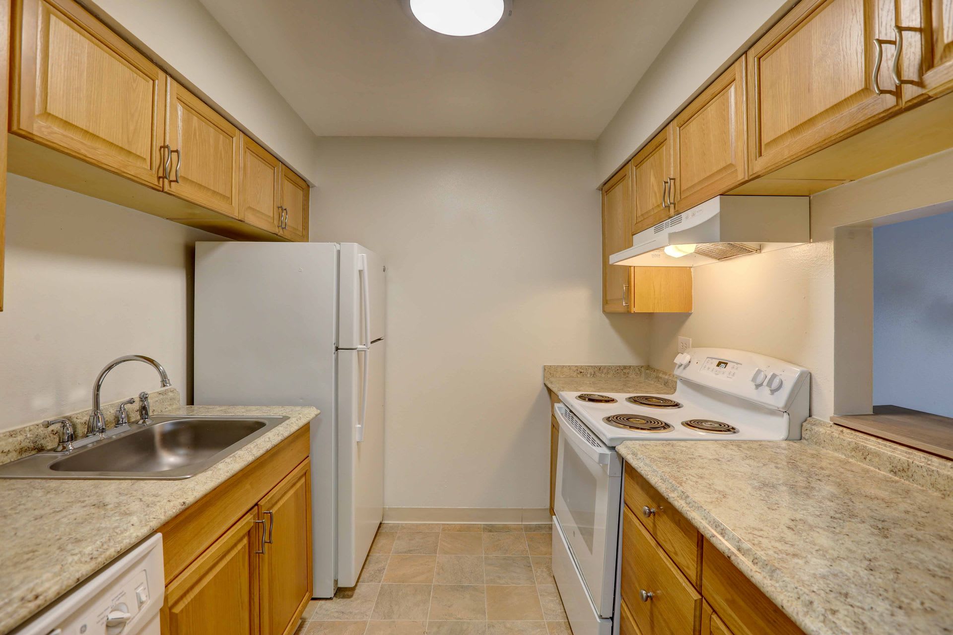 Monaco Parkway Apartments – photo 1