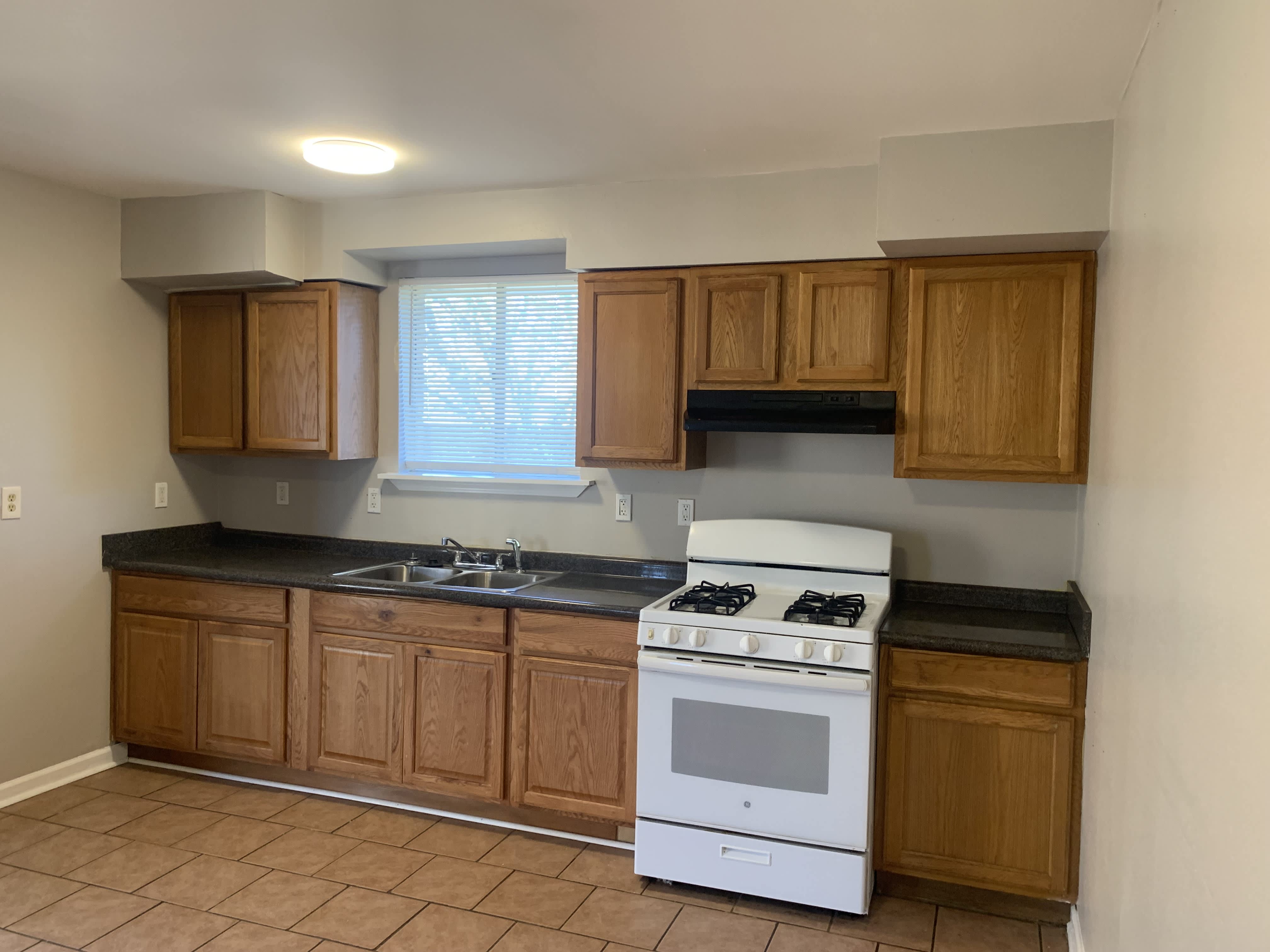 8712 Dinkins St – photo 4