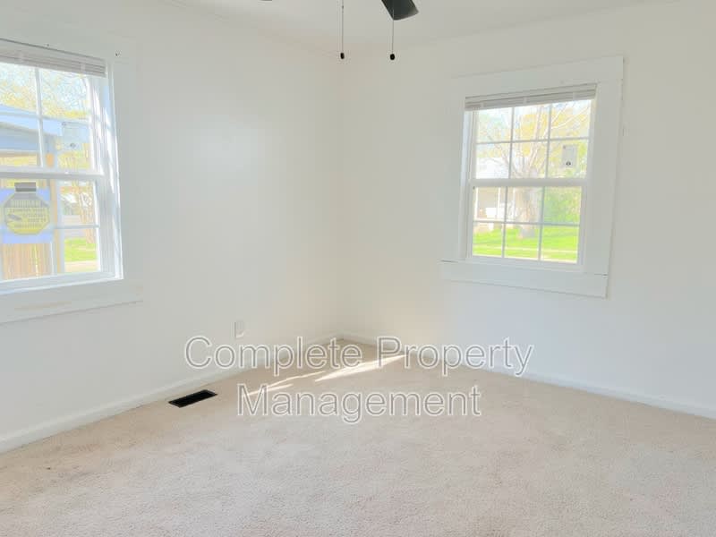 5617 Avenue Q – photo 5