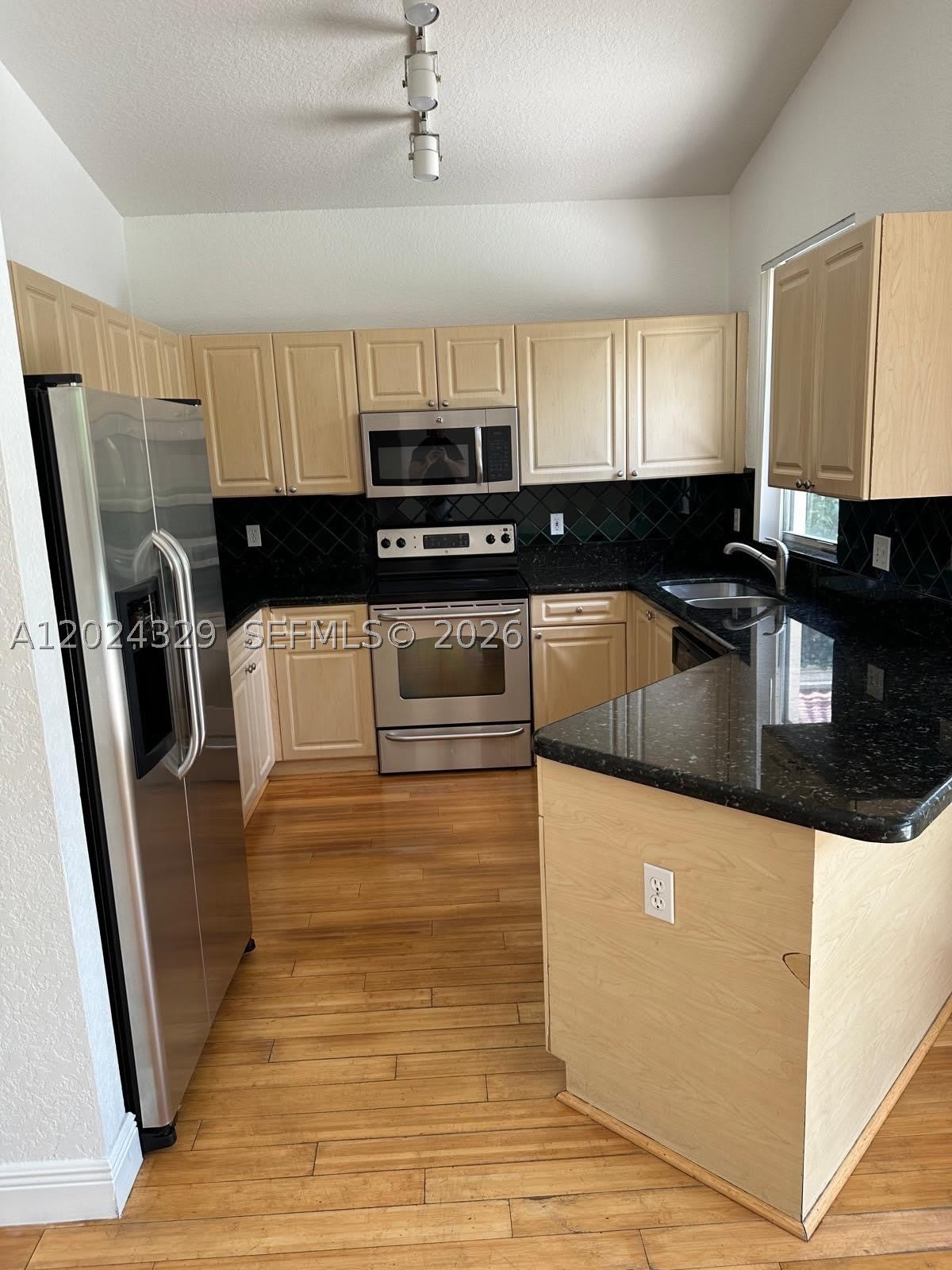 11090 Baybreeze Way – photo 5