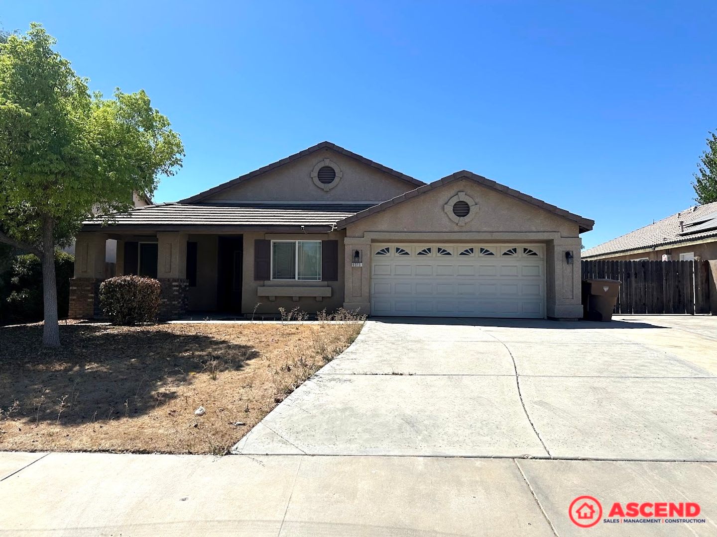 Spacious 3BR/2BA Home – 1,839 Sq Ft with Garage & Gardener Included! – photo 1