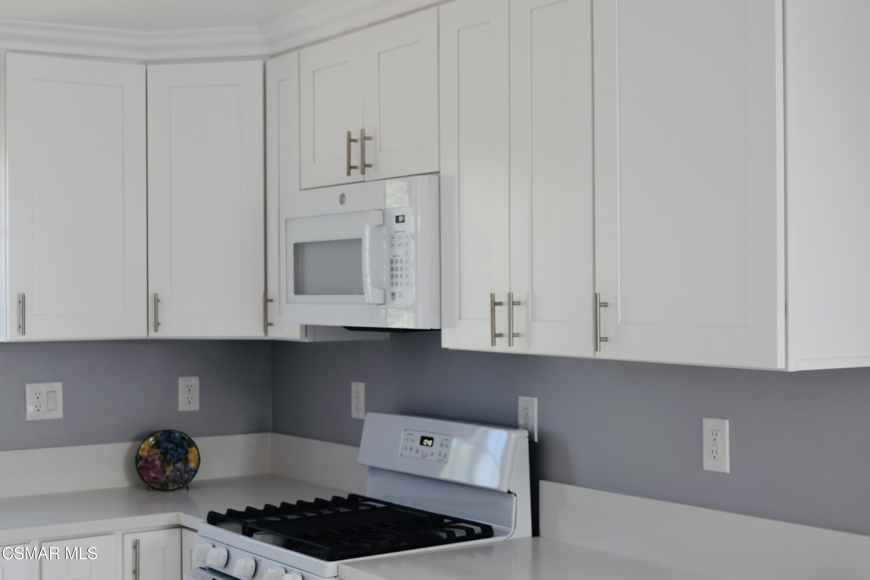 137 N Commonwealth Avenue – photo 4