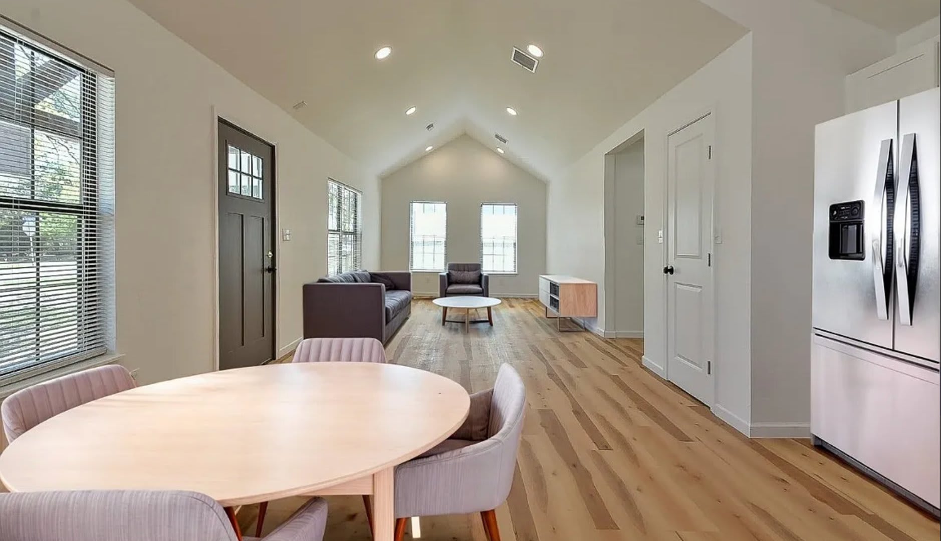 Charming Home In The Heart Of Bethany – photo 3