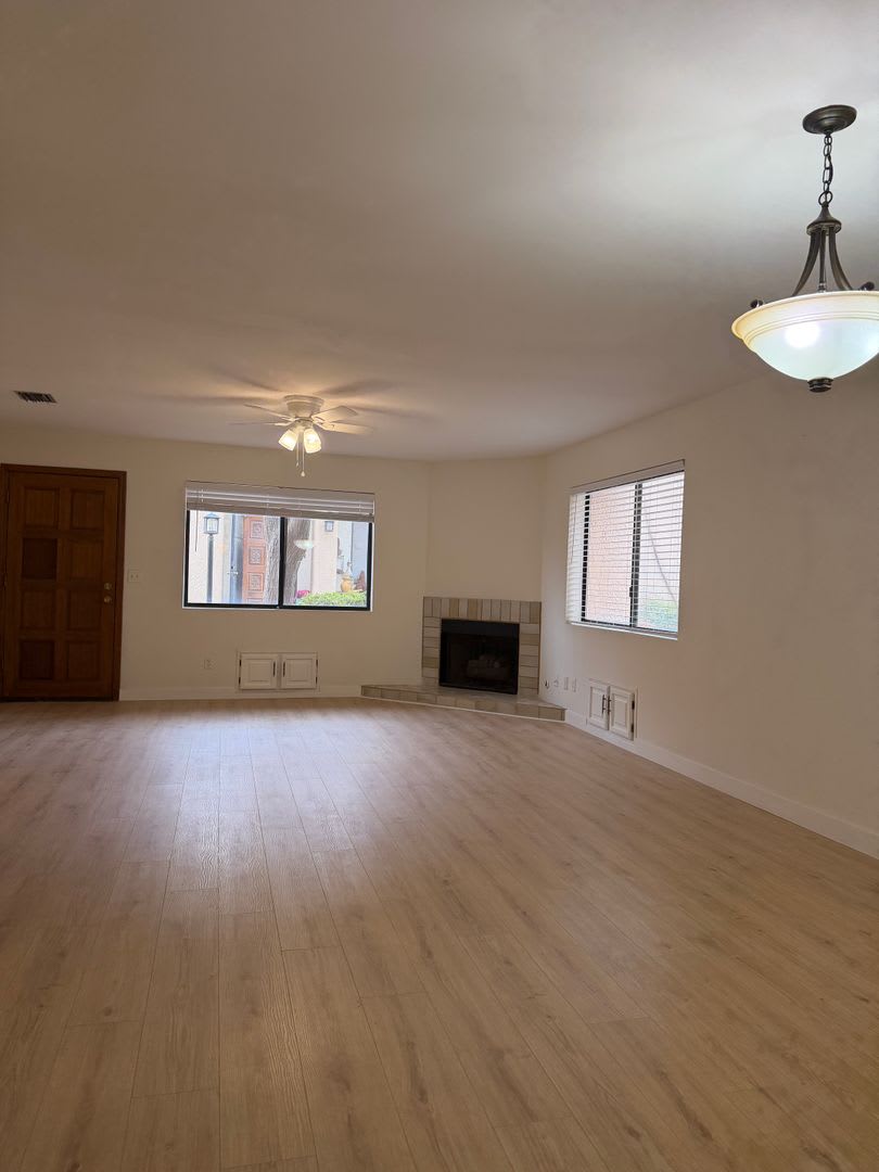 Stunning Midtown 2 Bedroom 2 Bath Townhome in Gated Community! – photo 5