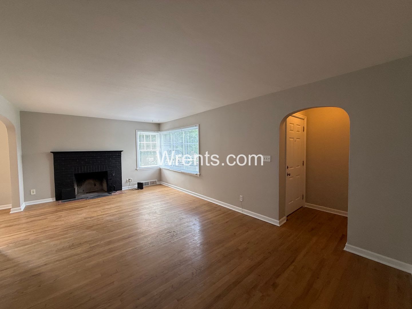 SPACIOUS 4-BEDROOM HOME WITH HUGE FENCED YARD – SPOKANE'S SOUTH HILL – photo 2