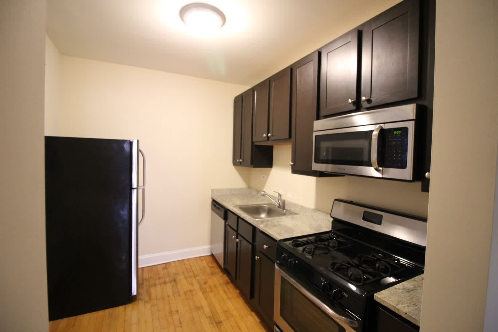 2320 W Granville Ave – photo 1
