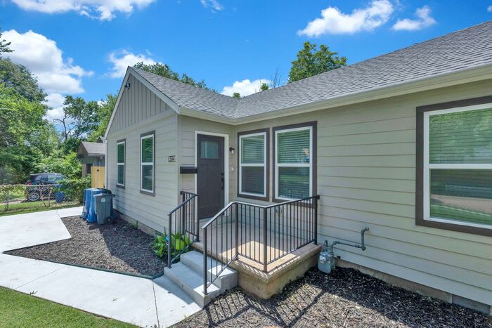 504 East Young Place – photo 5
