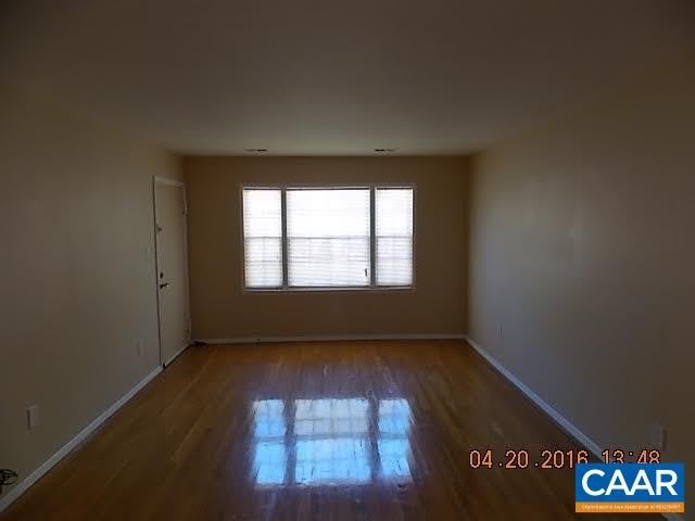 2405 BARRACKS CT – photo 2
