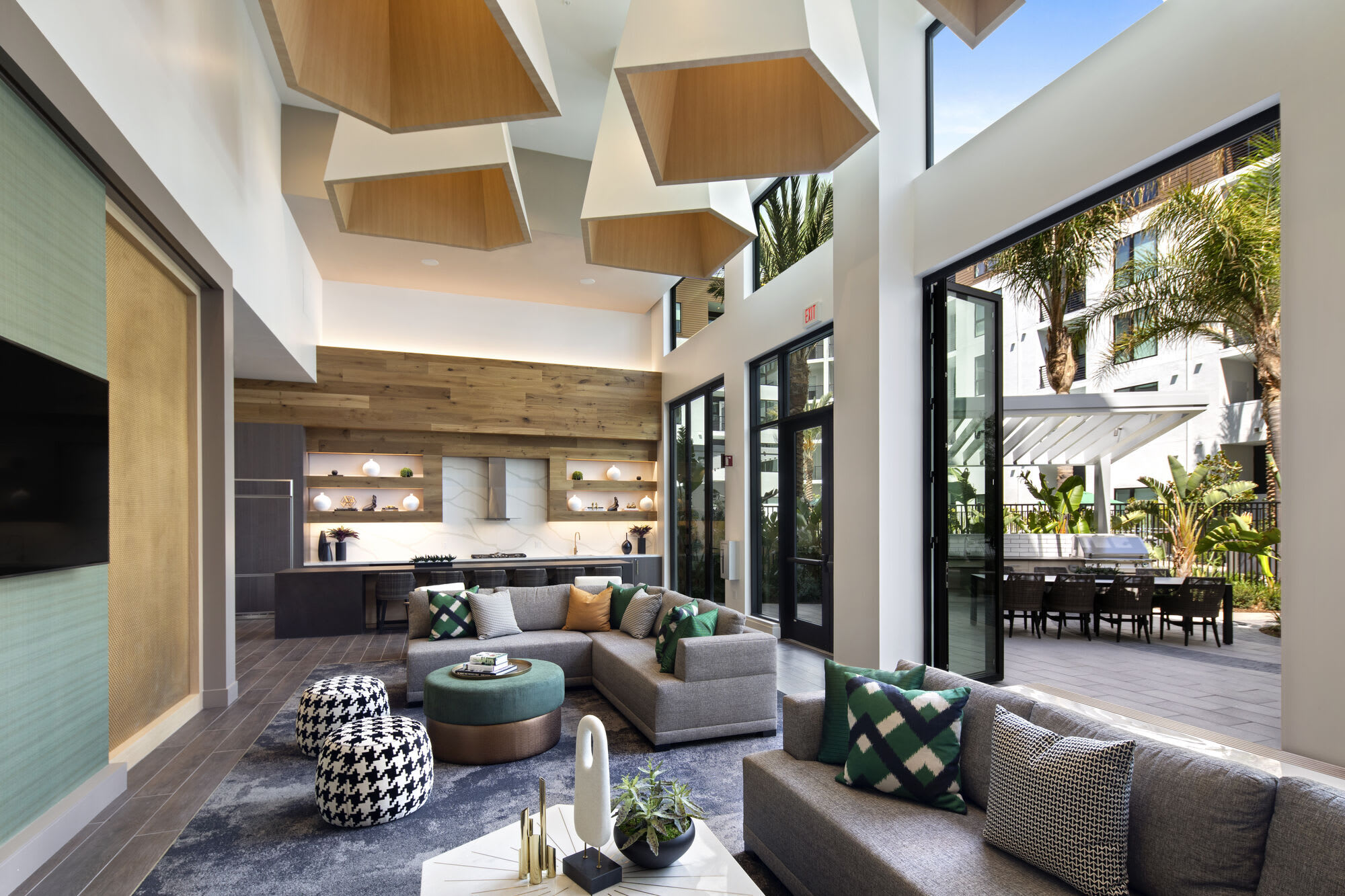Savoy – photo 1