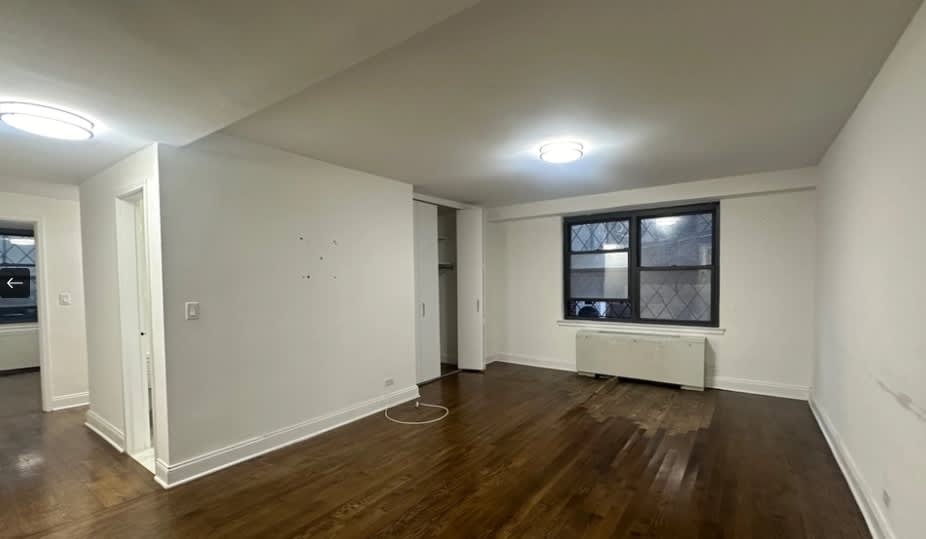 244 E 44Th St – photo 1