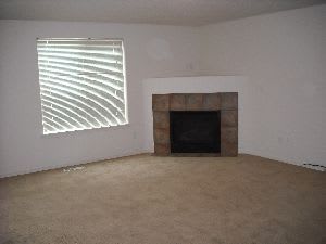 Large Beautiful 4 Bedroom Home w/ Loft & Upstairs Laundry Room! – photo 3
