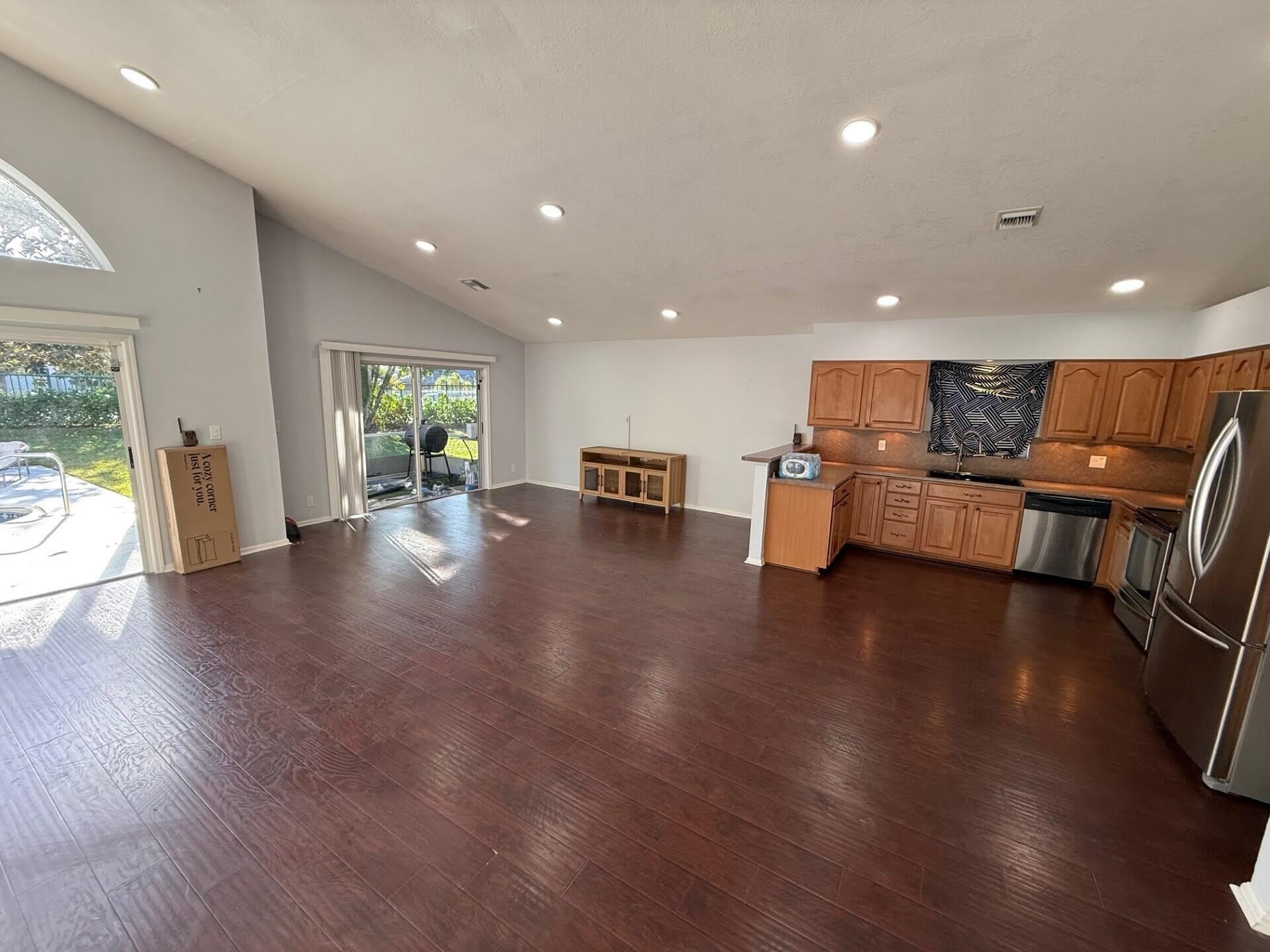 1304 Lake Breeze Drive – photo 3