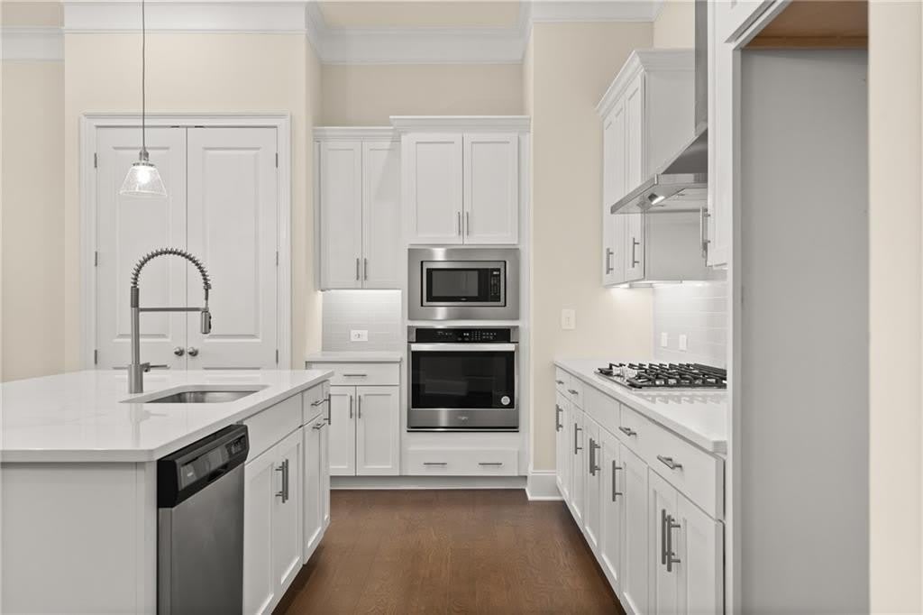 136 Village Green Avenue – photo 3