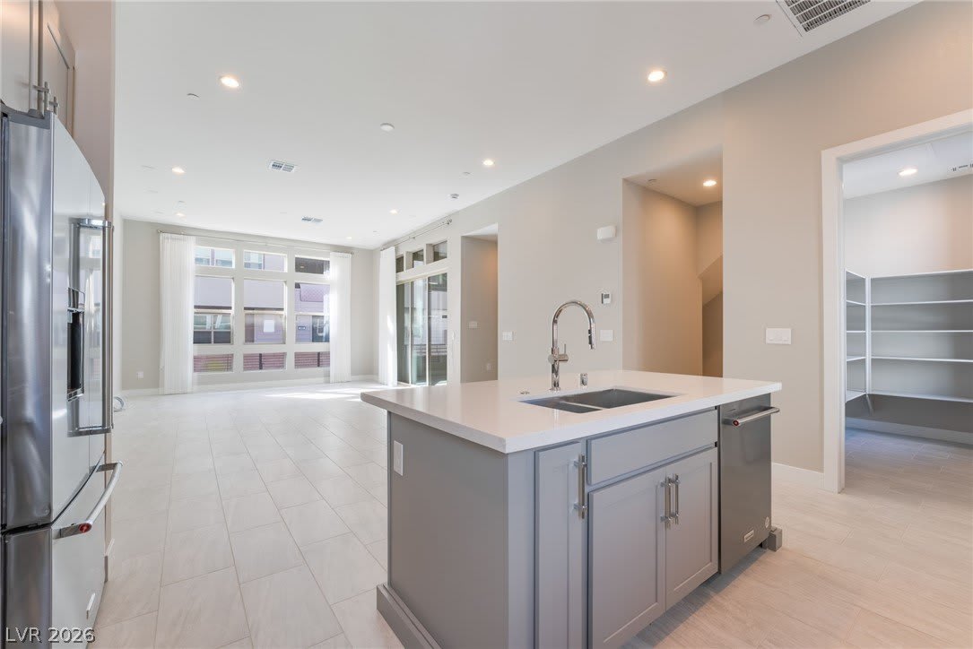 667 Grey Saker Street – photo 4
