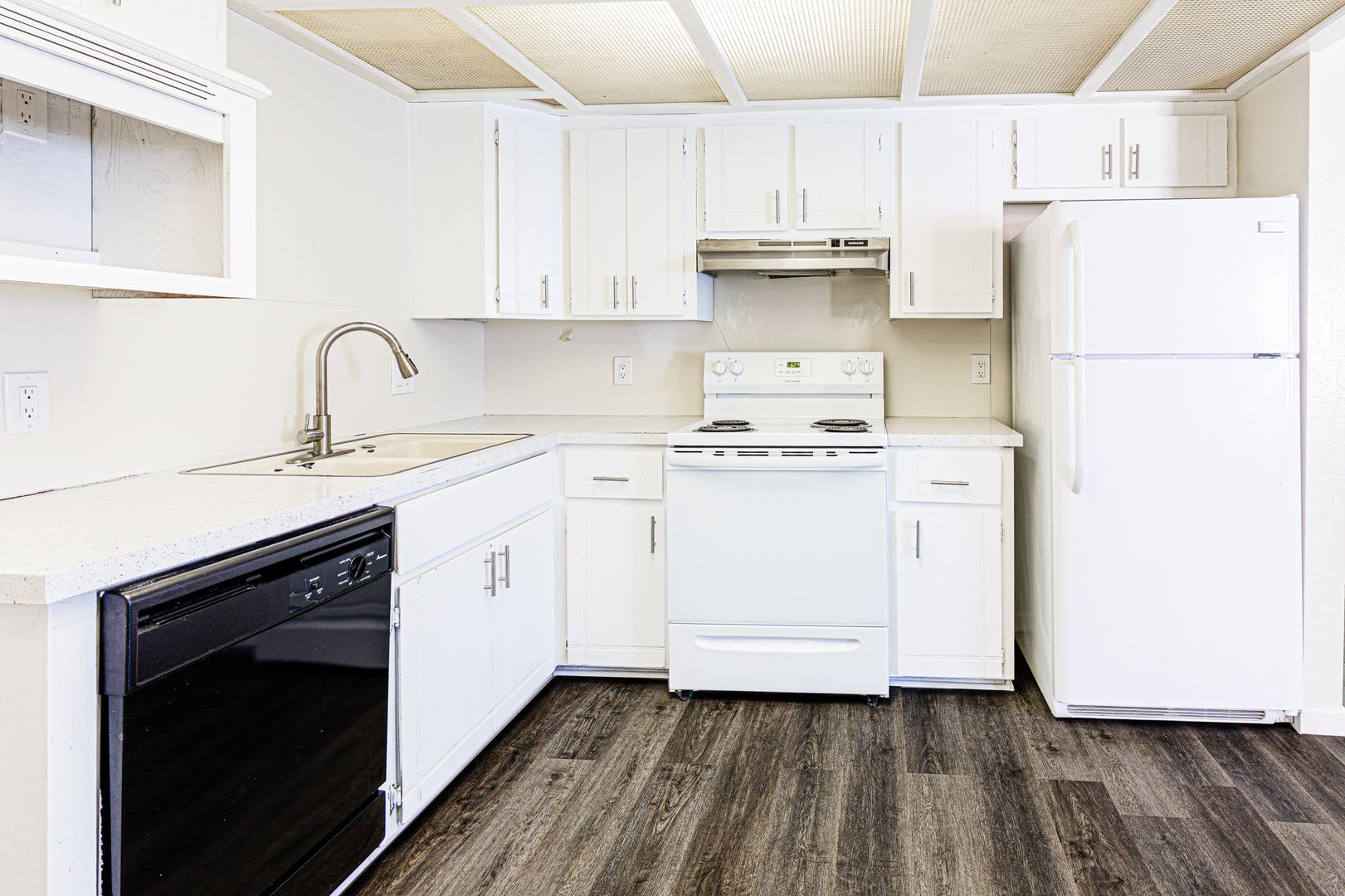 Beautifully Renovated 2bed/2bath Flat – photo 4