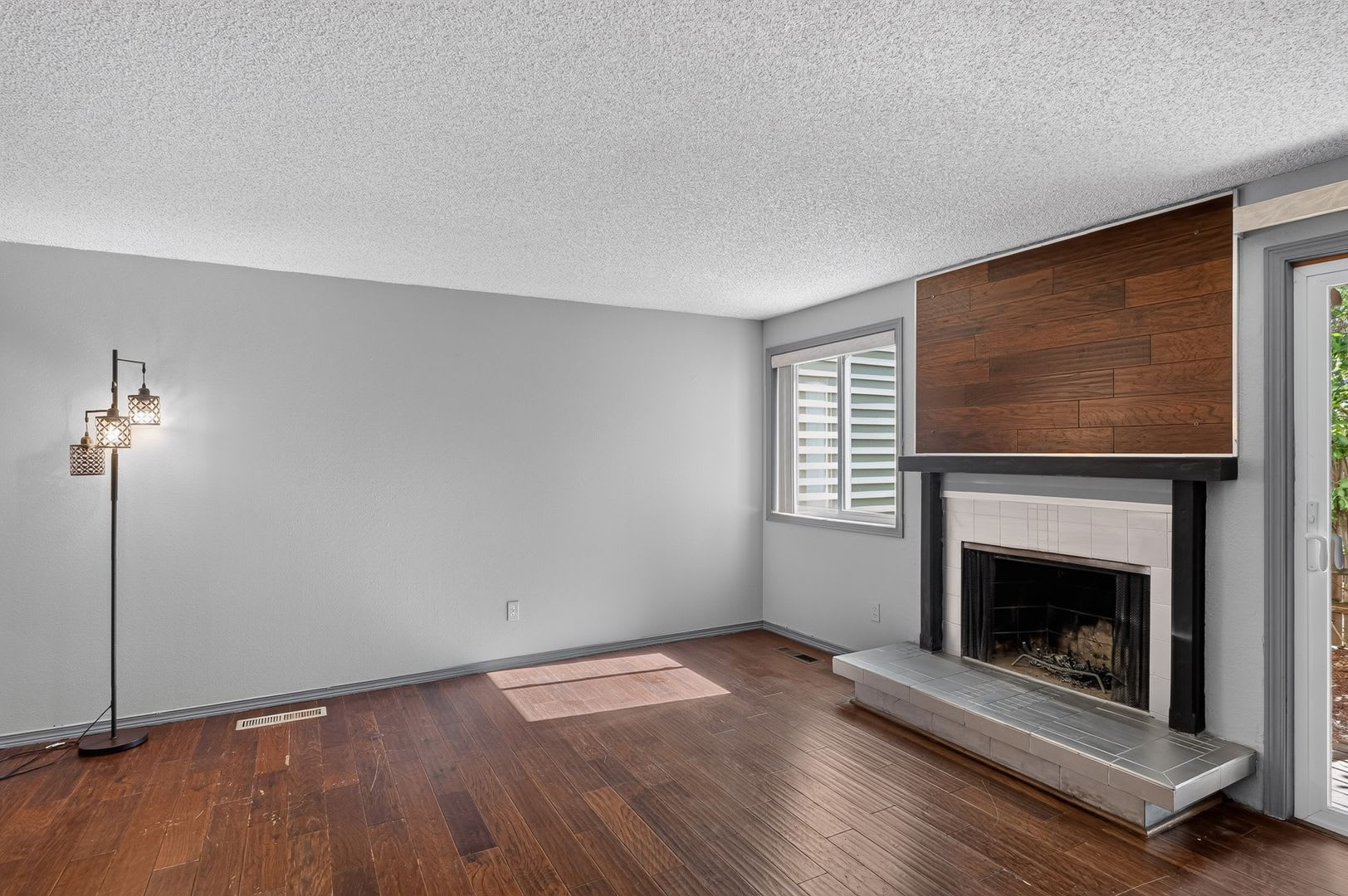 Beautiful 3-Bedroom Townhome in Cross Creek Village – photo 4