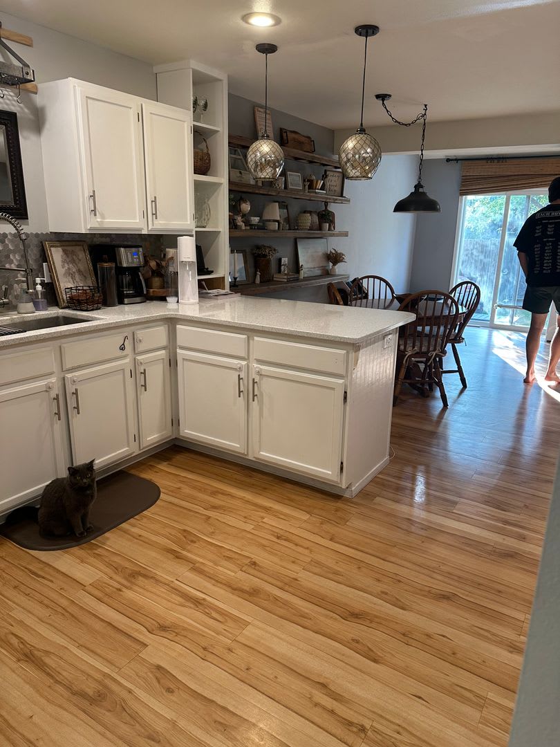 Beautiful 2 bedroom 2 bath well maintained with plenty of natural light townhouse! – photo 5