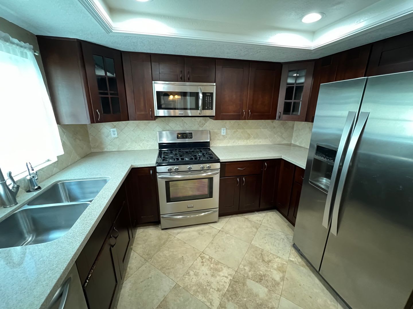 Beautifully Remodeled 2 Bed 1.5 Bath Townhome in Orange! – photo 4