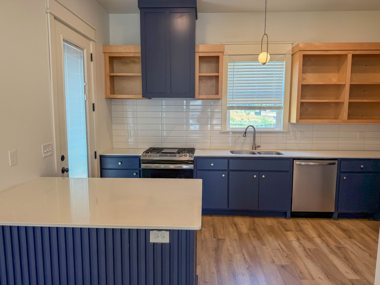 Clean like-new home for rent near the UofA – photo 2